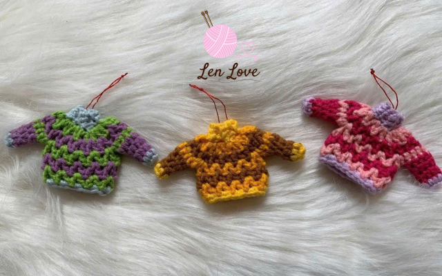 Top 3 mẫu móc khóa len đáng yêu tặng quà 20-10 2 Móc khóa len hình chiếc áo